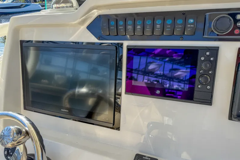 Slide: The Image of Sailfish 320 CC 2018 - 12