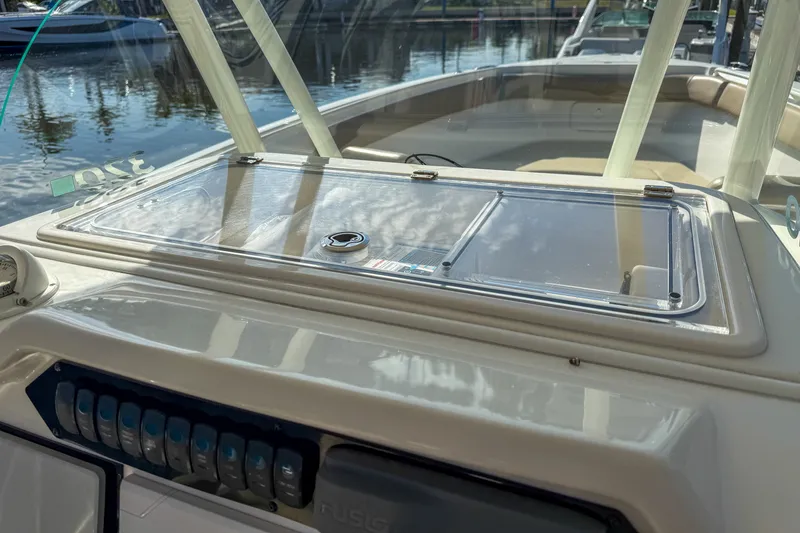 Slide: The Image of Sailfish 320 CC 2018 - 13