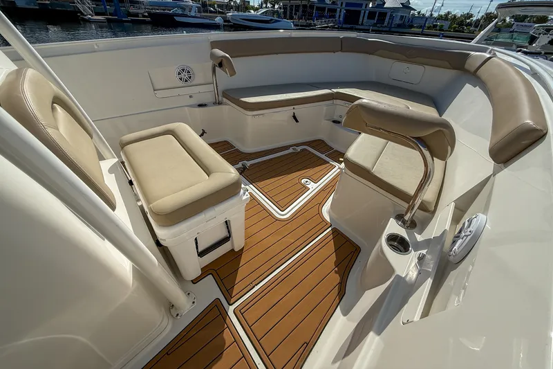 Slide: The Image of Sailfish 320 CC 2018 - 15