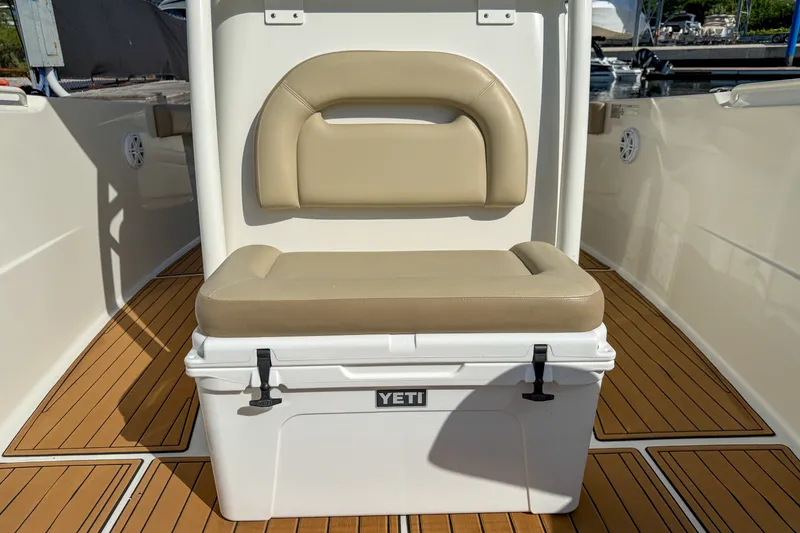 Slide: The Image of Sailfish 320 CC 2018 - 16