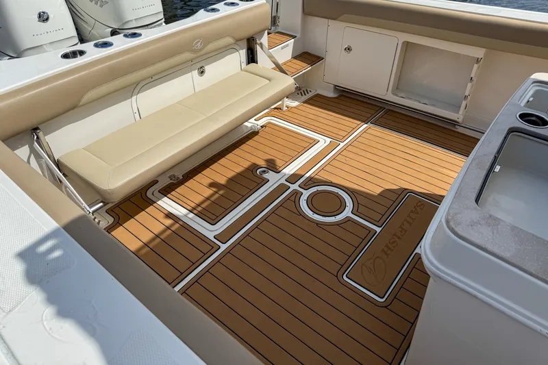 Slide: The Image of Sailfish 320 CC 2018 - 6