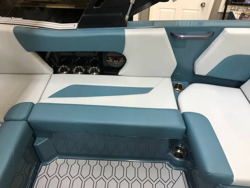 Slide: The Image of Mastercraft NXT20 2025 - 16