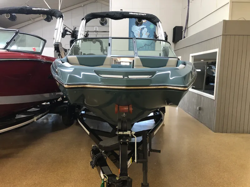 Slide: The Image of Mastercraft NXT20 2025 - 2
