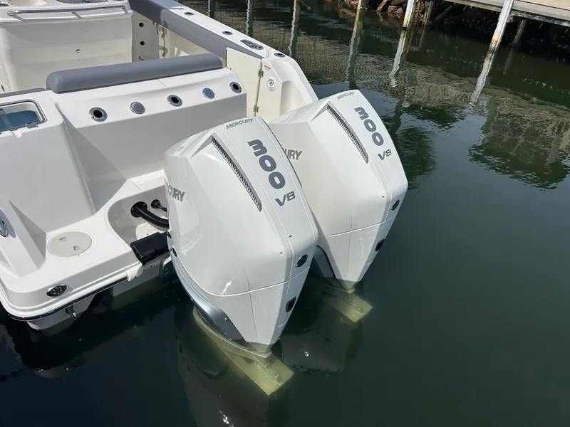 Slide: The Image of Boston Whaler 280 Outrage 2026 - 10