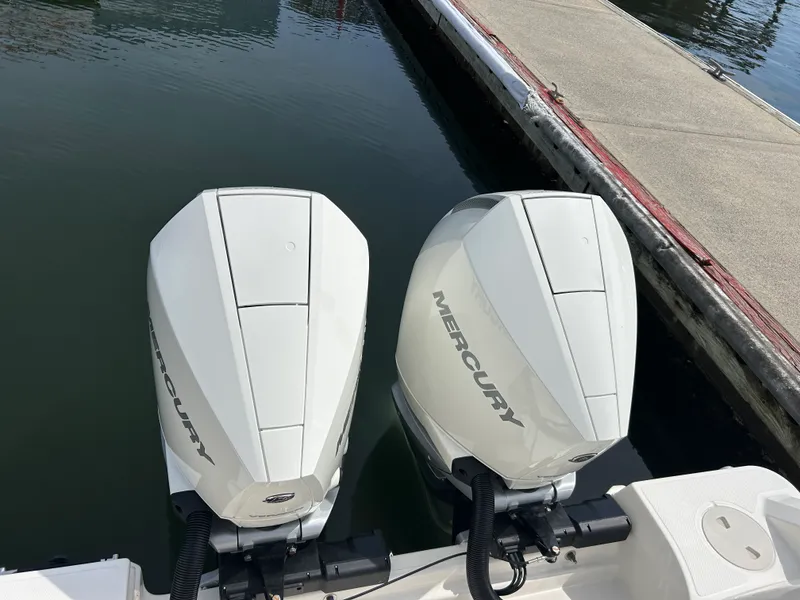 Slide: The Image of Boston Whaler 280 Outrage 2026 - 11