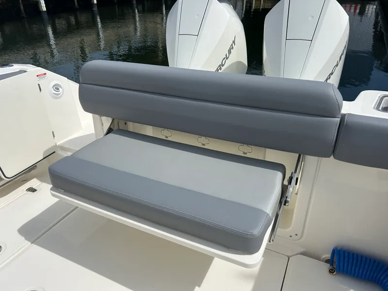 Slide: The Image of Boston Whaler 280 Outrage 2026 - 12