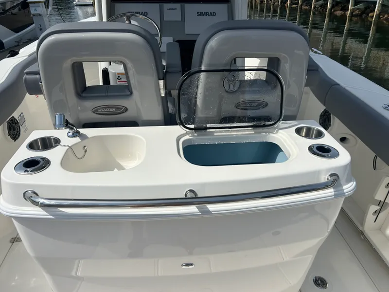 Slide: The Image of Boston Whaler 280 Outrage 2026 - 14
