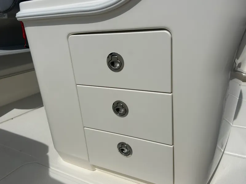 Slide: The Image of Boston Whaler 280 Outrage 2026 - 17