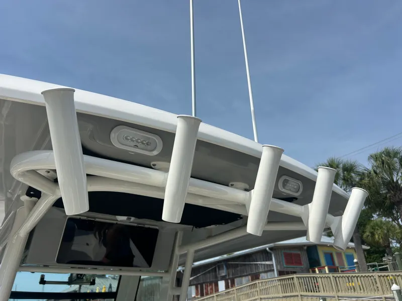 Slide: The Image of Boston Whaler 280 Outrage 2026 - 19