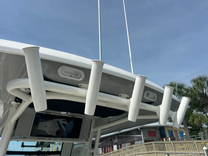 Slide: The Image of Boston Whaler 280 Outrage 2026 - 20