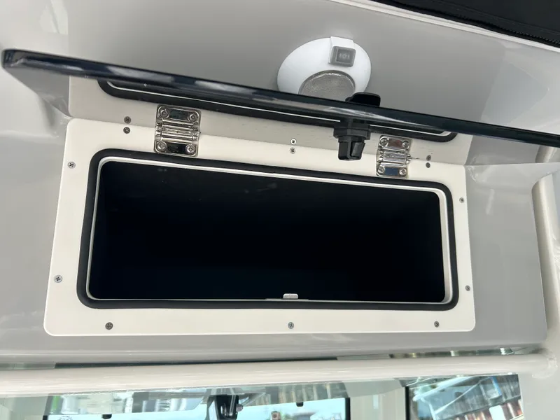 Slide: The Image of Boston Whaler 280 Outrage 2026 - 29