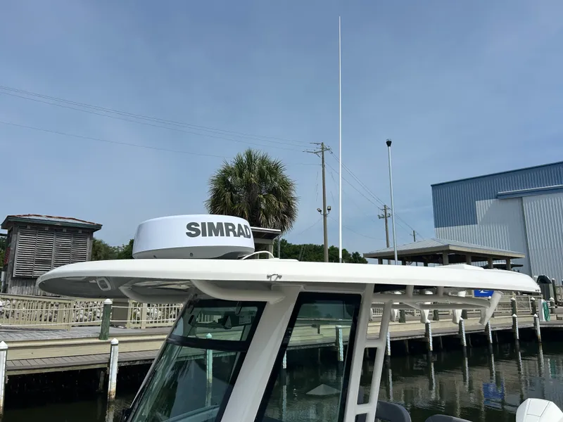 Slide: The Image of Boston Whaler 280 Outrage 2026 - 30