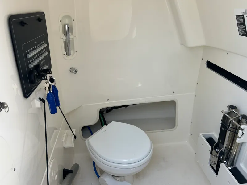 Slide: The Image of Boston Whaler 280 Outrage 2026 - 33