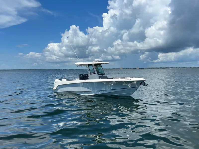 Slide: The Image of Boston Whaler 280 Outrage 2026 - 3