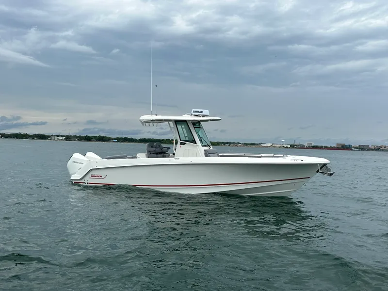 Slide: The Image of Boston Whaler 280 Outrage 2026 - 6