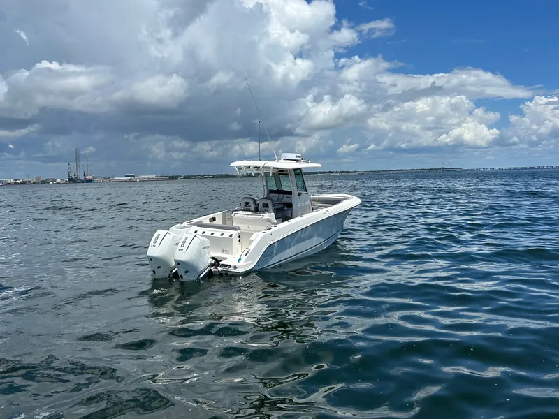 Slide: The Image of Boston Whaler 280 Outrage 2026 - 6