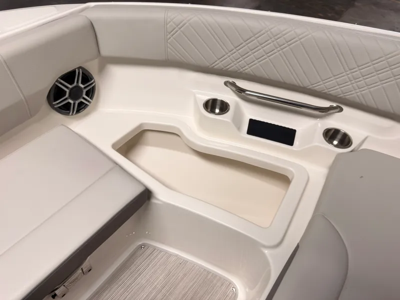 Slide: The Image of Sea Ray SDX 230 Surf 2026 - 49