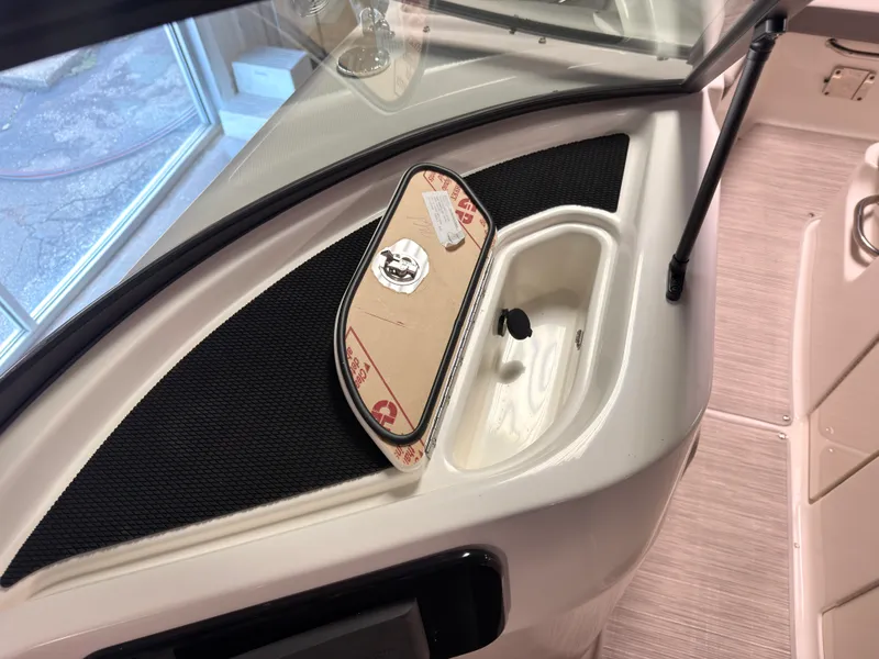 Slide: The Image of Sea Ray SDX 230 Surf 2026 - 25
