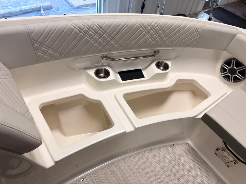 Slide: The Image of Sea Ray SDX 230 Surf 2026 - 46
