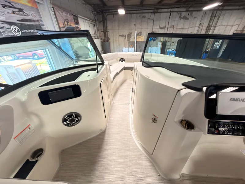 Slide: The Image of Sea Ray SDX 230 Surf 2026 - 41