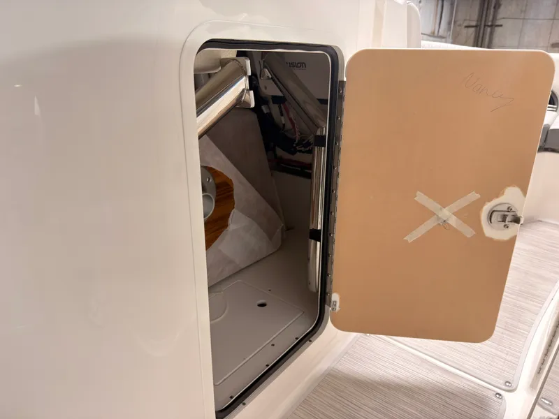 Slide: The Image of Sea Ray SDX 230 Surf 2026 - 43