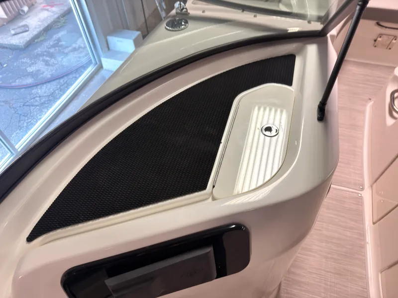 Slide: The Image of Sea Ray SDX 230 Surf 2026 - 24