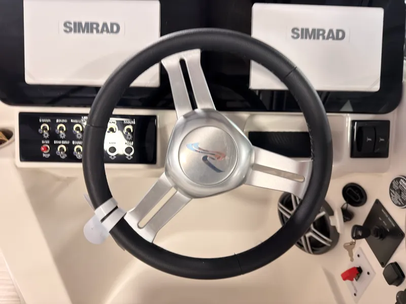 Slide: The Image of Sea Ray SDX 230 Surf 2026 - 37
