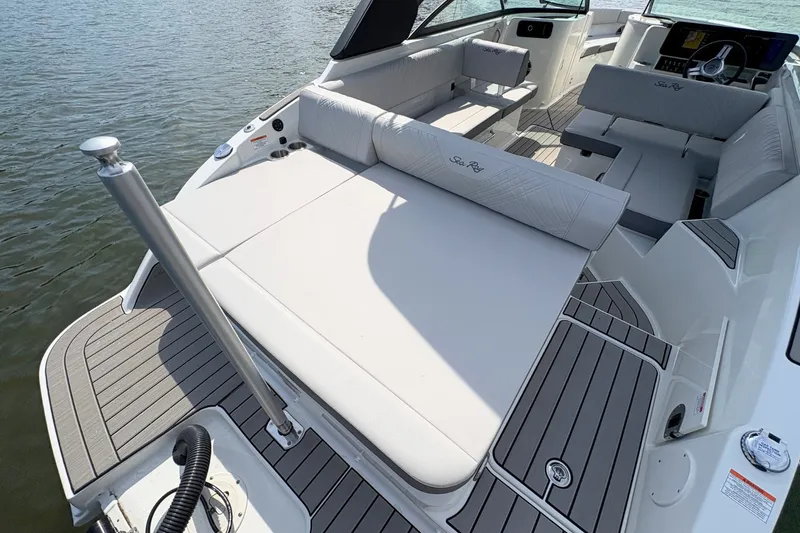 Slide: The Image of Sea Ray SDX 250 Outboard 2026 - 11