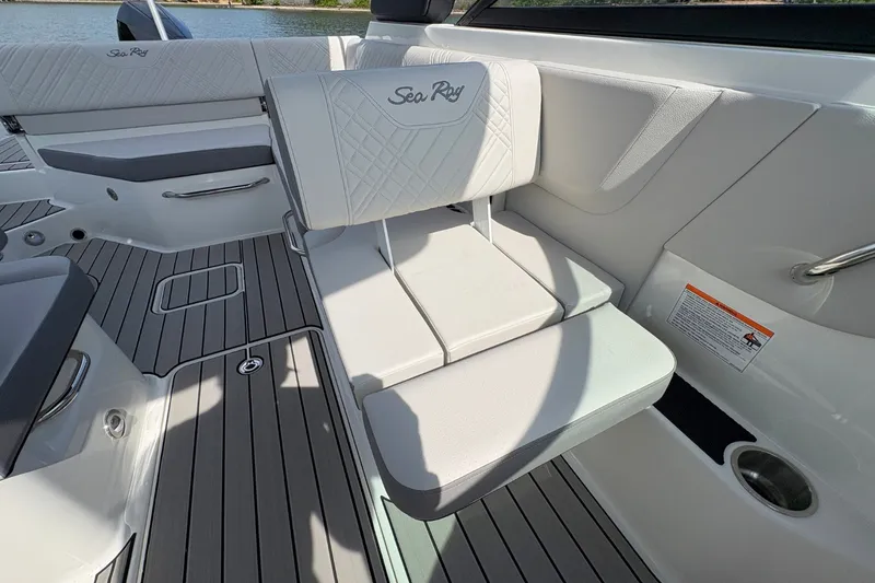 Slide: The Image of Sea Ray SDX 250 Outboard 2026 - 19