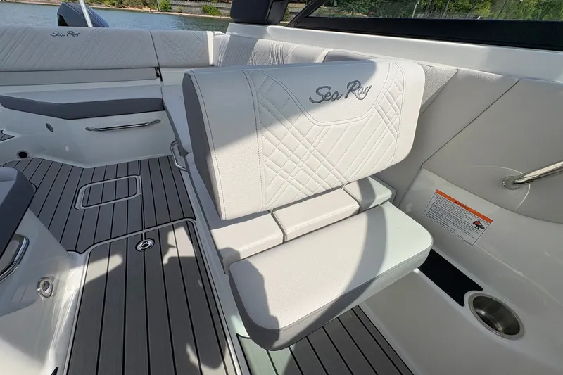 Slide: The Image of Sea Ray SDX 250 Outboard 2026 - 20