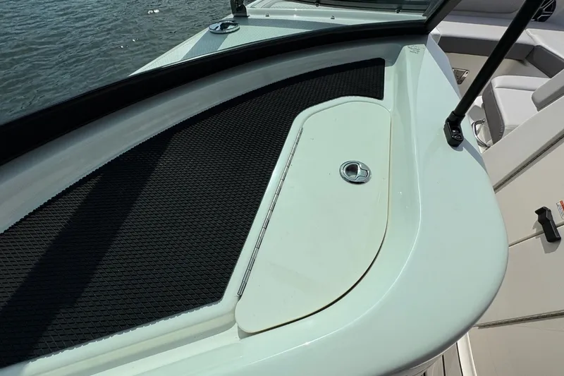 Slide: The Image of Sea Ray SDX 250 Outboard 2026 - 23