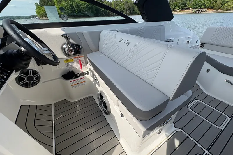 Slide: The Image of Sea Ray SDX 250 Outboard 2026 - 25