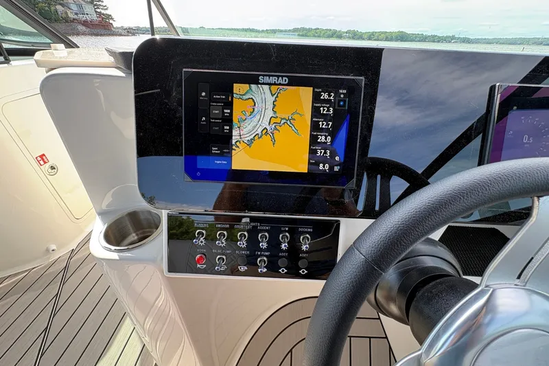 Slide: The Image of Sea Ray SDX 250 Outboard 2026 - 27