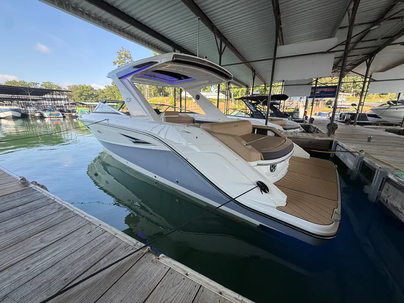 Slide: The Image of Sea Ray SLX 310 2026 - 3