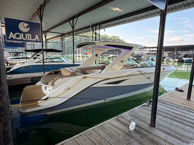 The Image of Sea Ray SLX 310 2026 - 0