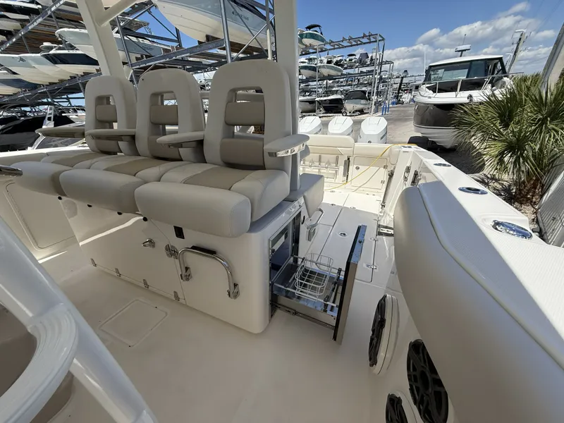 Slide: The Image of Boston Whaler 380 Outrage 2026 - 11
