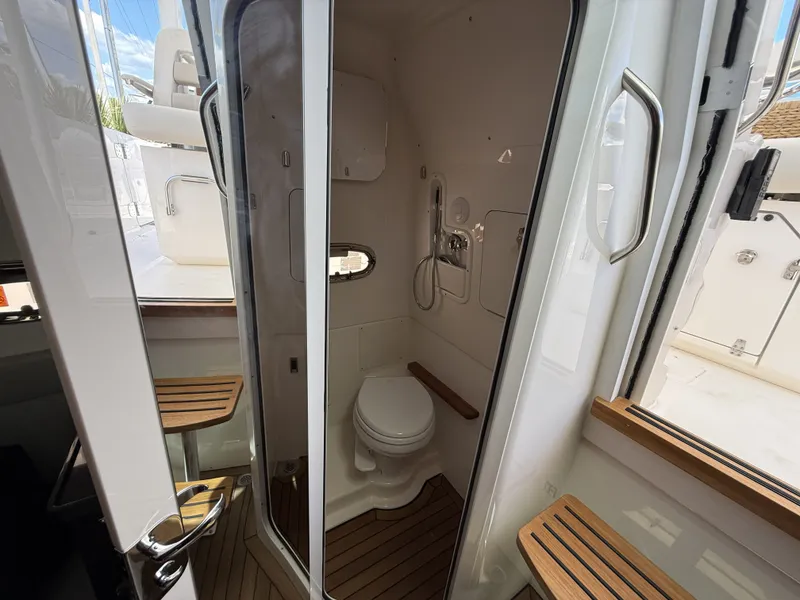 Slide: The Image of Boston Whaler 380 Outrage 2026 - 15