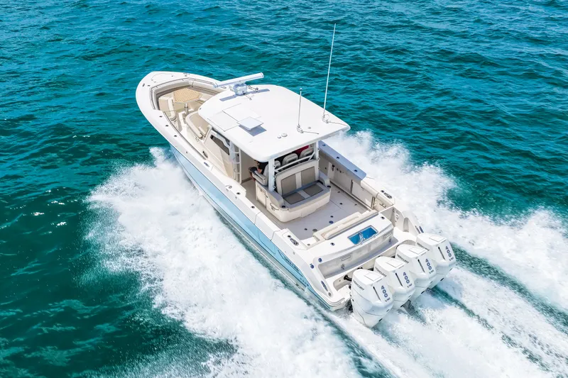 Slide: The Image of Boston Whaler 380 Outrage 2026 - 32