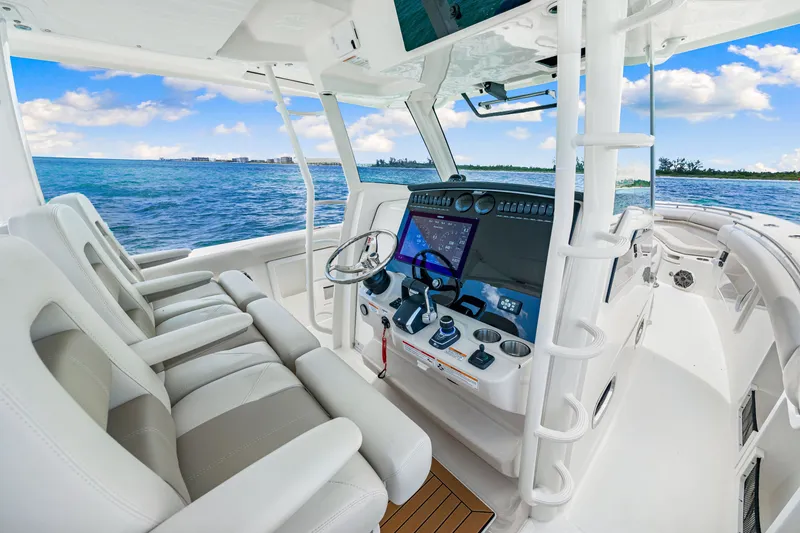 Slide: The Image of Boston Whaler 380 Outrage 2026 - 50