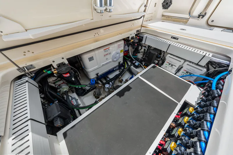 Slide: The Image of Boston Whaler 380 Outrage 2026 - 75