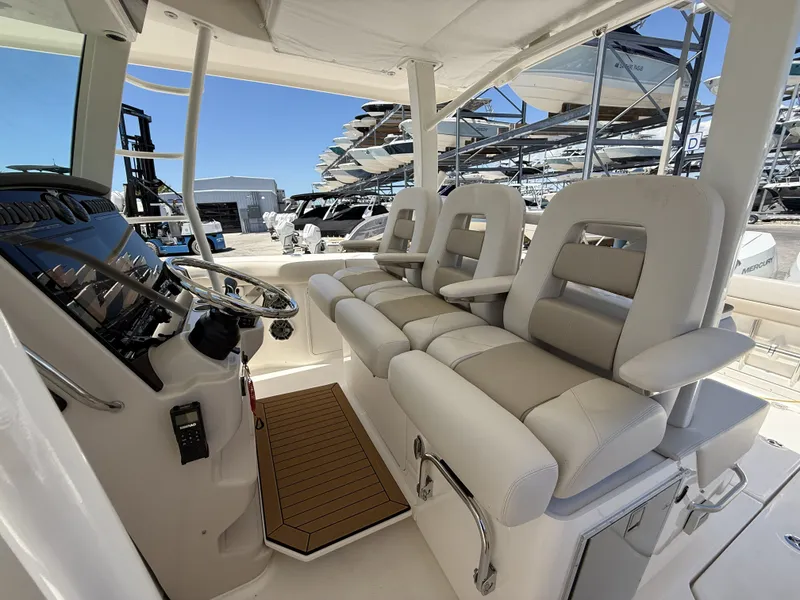 Slide: The Image of Boston Whaler 380 Outrage 2026 - 9