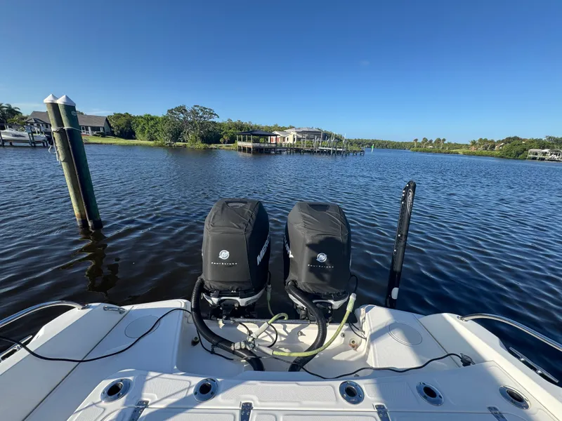 Slide: The Image of Boston Whaler 270 DAUNTLESS 2018 - 12