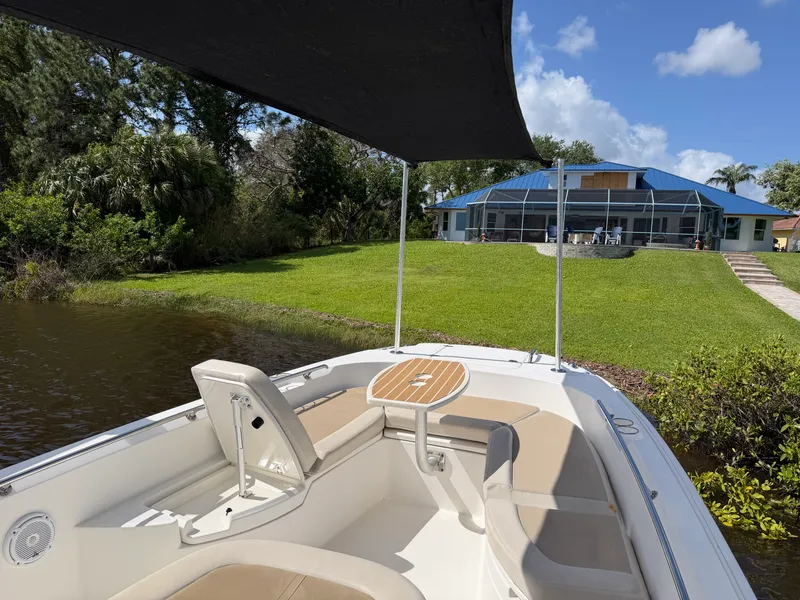 Slide: The Image of Boston Whaler 270 DAUNTLESS 2018 - 14
