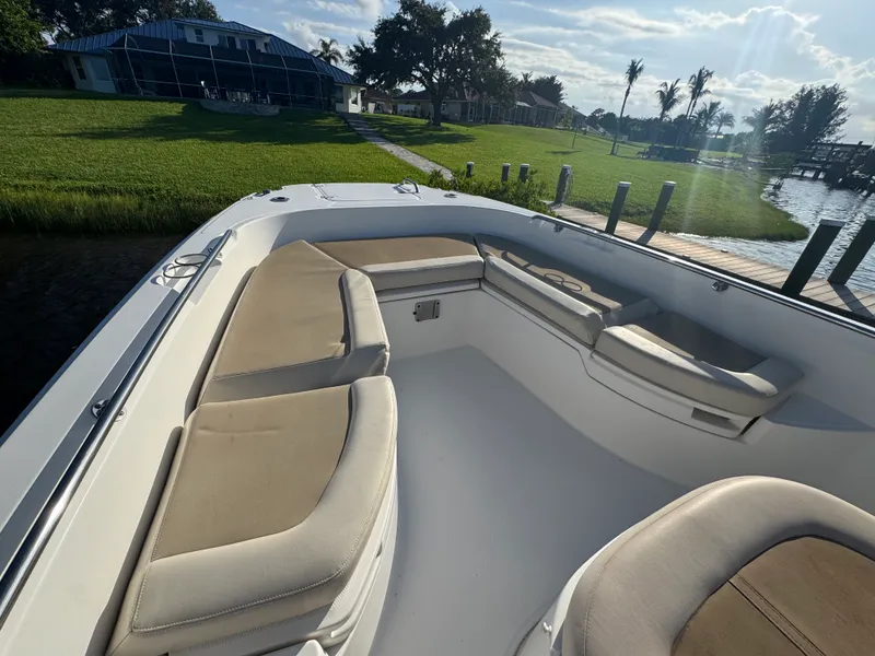 Slide: The Image of Boston Whaler 270 DAUNTLESS 2018 - 28