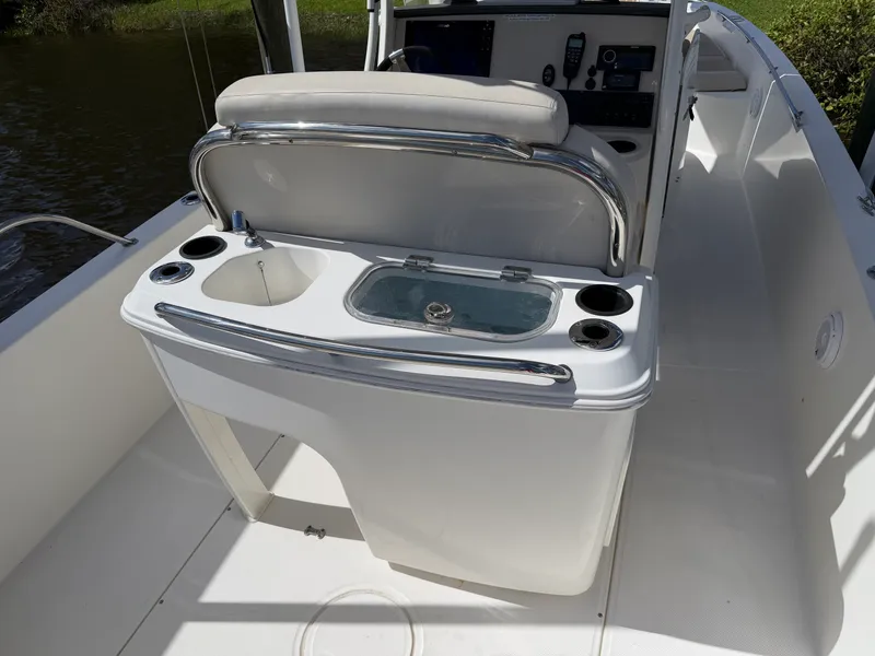 Slide: The Image of Boston Whaler 270 DAUNTLESS 2018 - 4