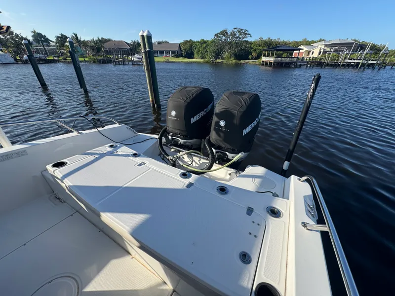 Slide: The Image of Boston Whaler 270 DAUNTLESS 2018 - 11