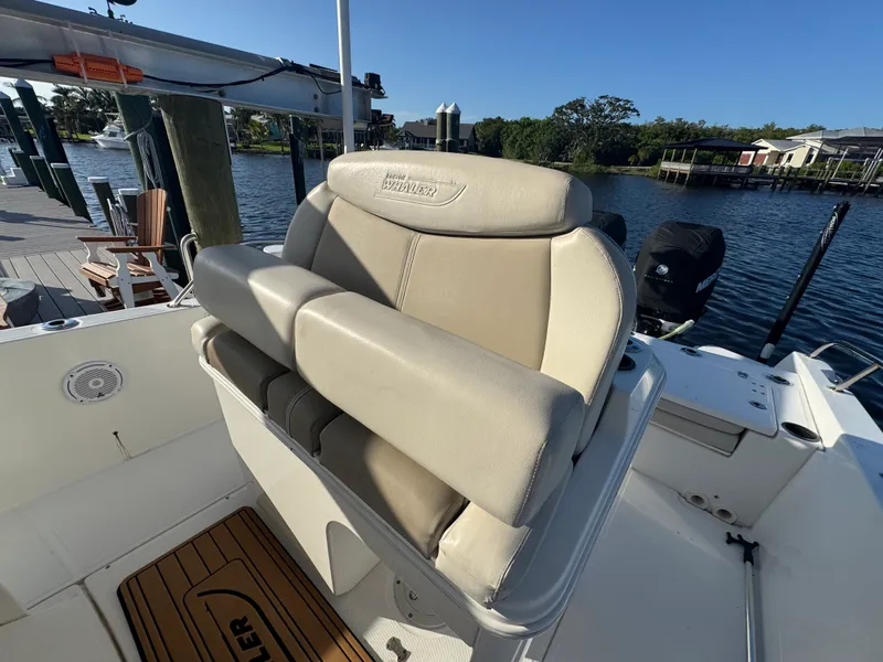 Slide: The Image of Boston Whaler 270 DAUNTLESS 2018 - 18