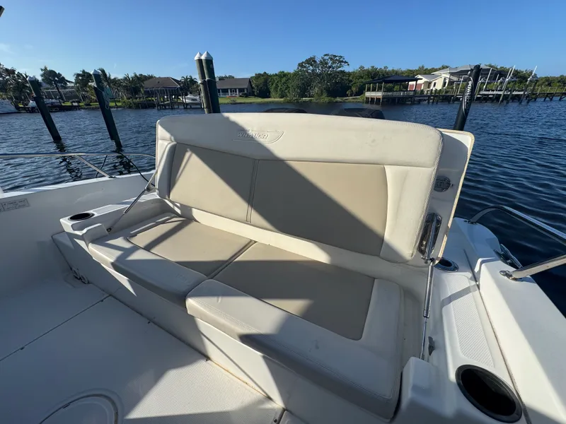 Slide: The Image of Boston Whaler 270 DAUNTLESS 2018 - 13