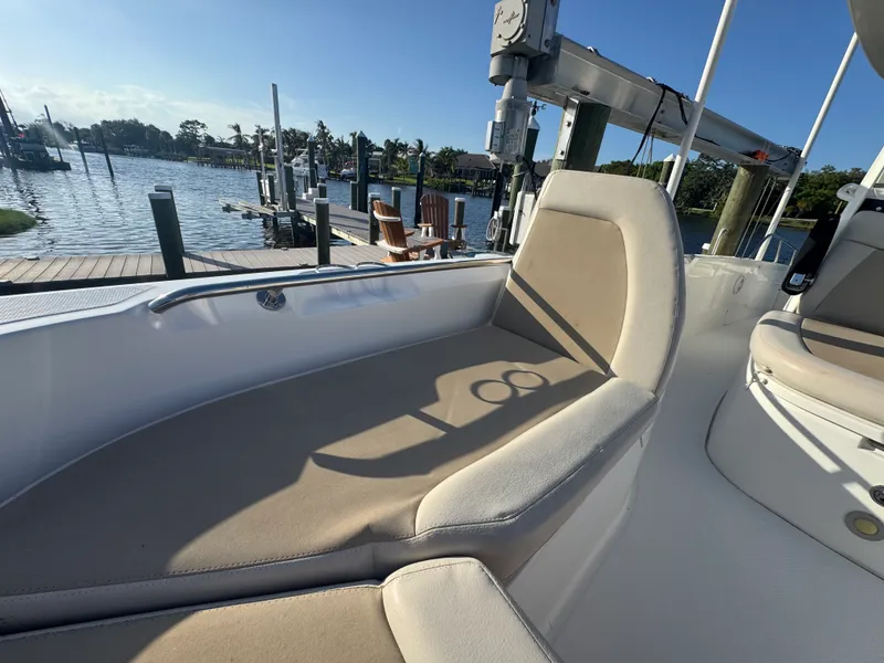 Slide: The Image of Boston Whaler 270 DAUNTLESS 2018 - 29