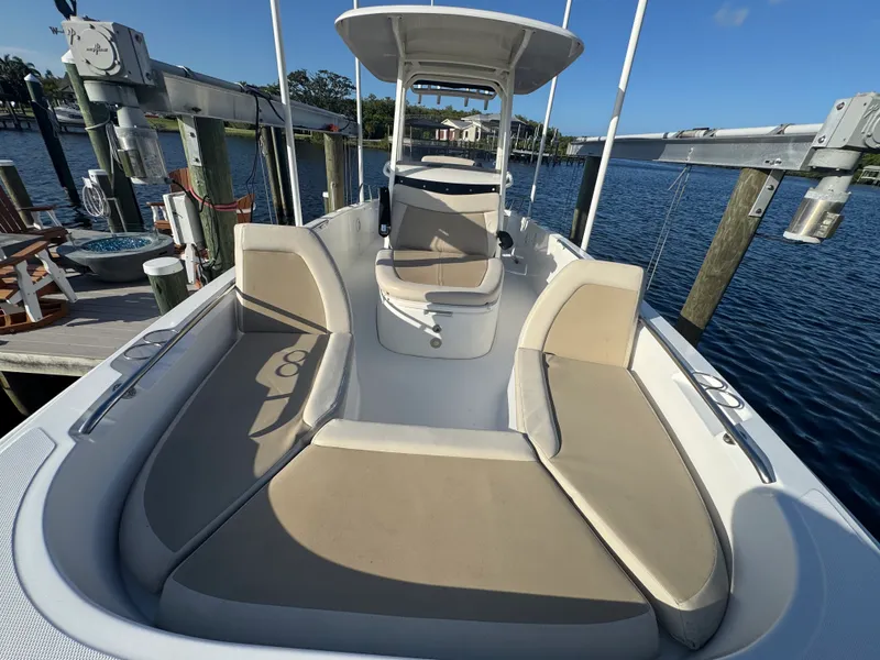 Slide: The Image of Boston Whaler 270 DAUNTLESS 2018 - 31